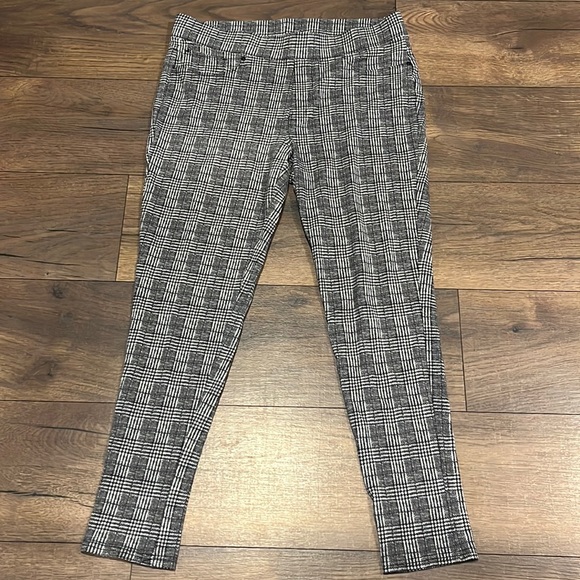 Seven pull on legging black and white plaid or houndstooth. Size large - Picture 2 of 7